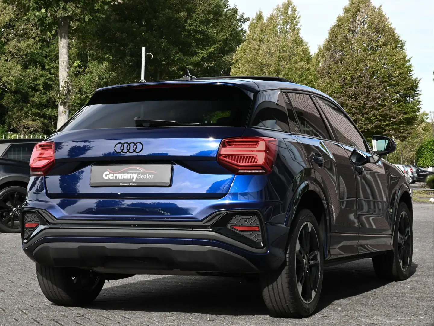 Audi Q2 35TFSI 150pk S-Line Pano Virtual Matrix Audi-Sound Blauw - 2