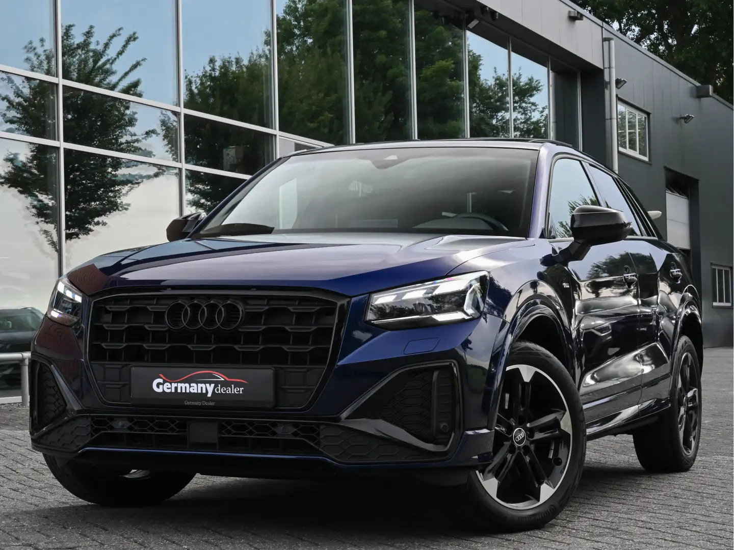 Audi Q2 35TFSI 150pk S-Line Pano Virtual Matrix Audi-Sound Blauw - 1