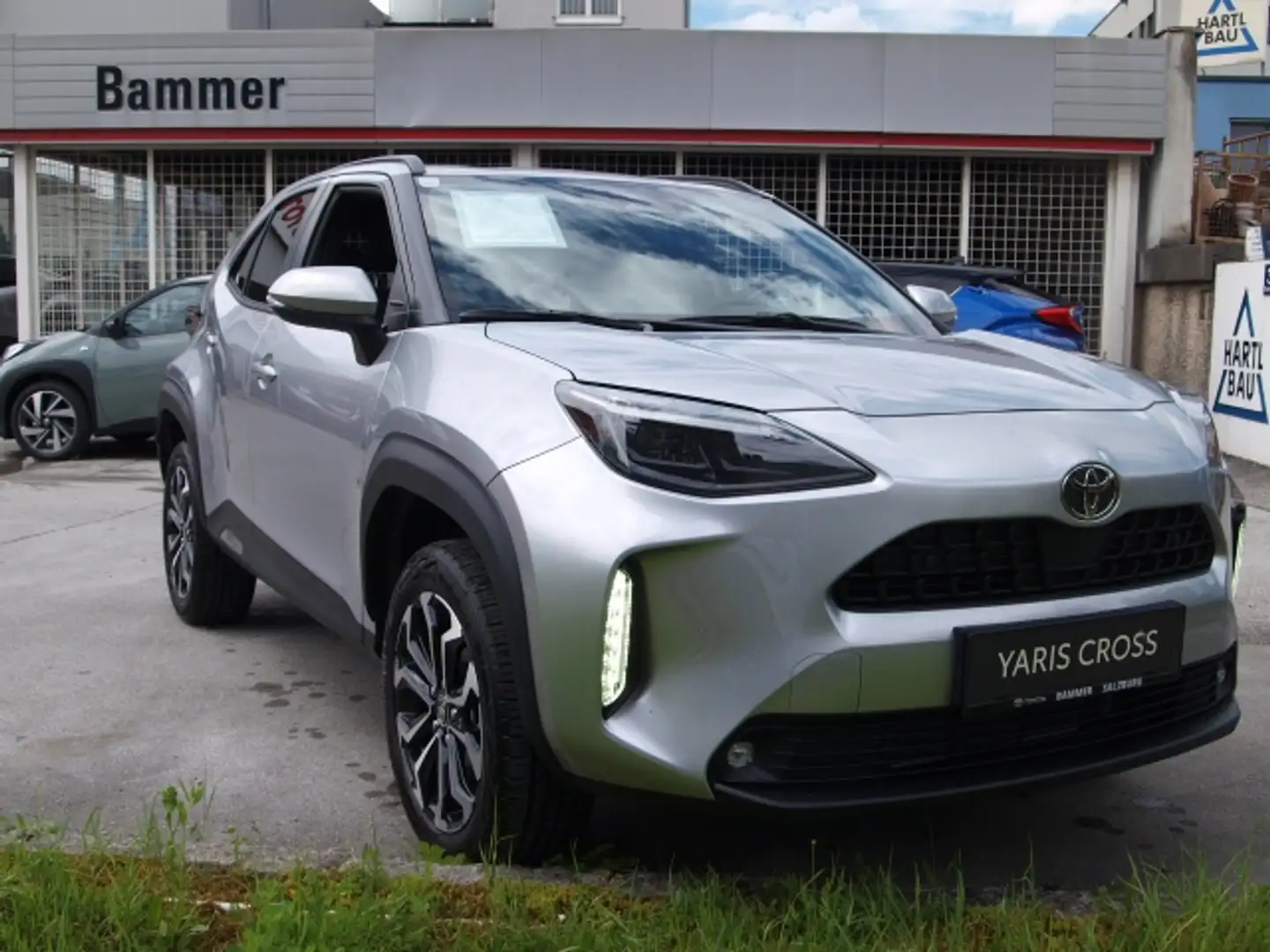 Toyota Yaris Cross Yaris Cross 1,5l HSD Act. Drive + Safety Silber - 1