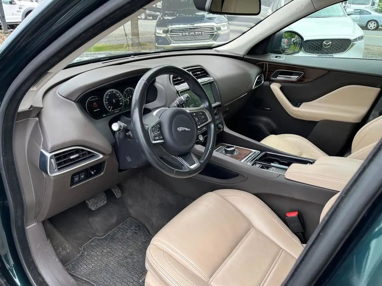Jaguar F-Pace снимка Jaguar F-Pace
