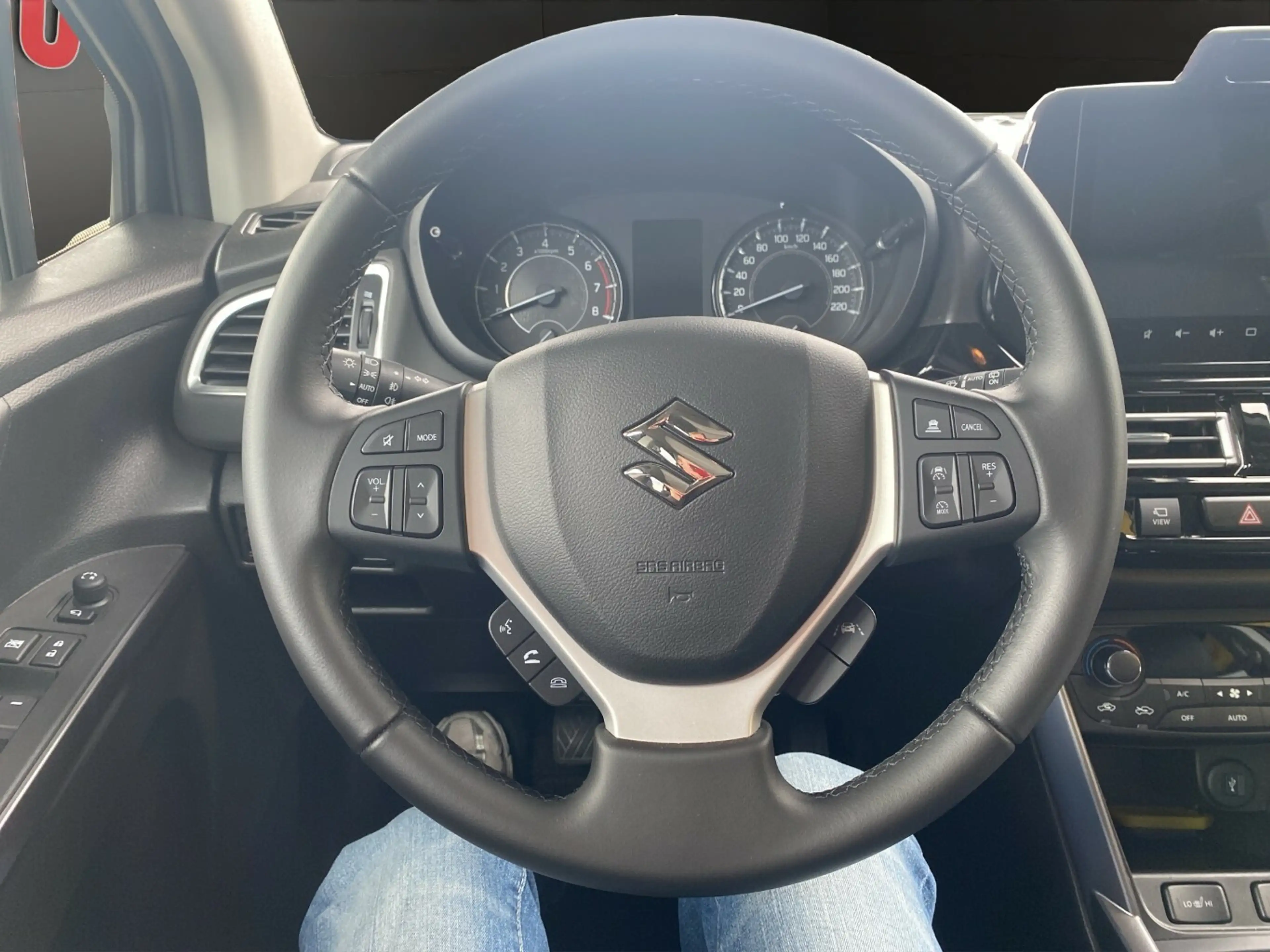 Suzuki S-Cross Comfort+ Allgrip Hybrid — photo 14