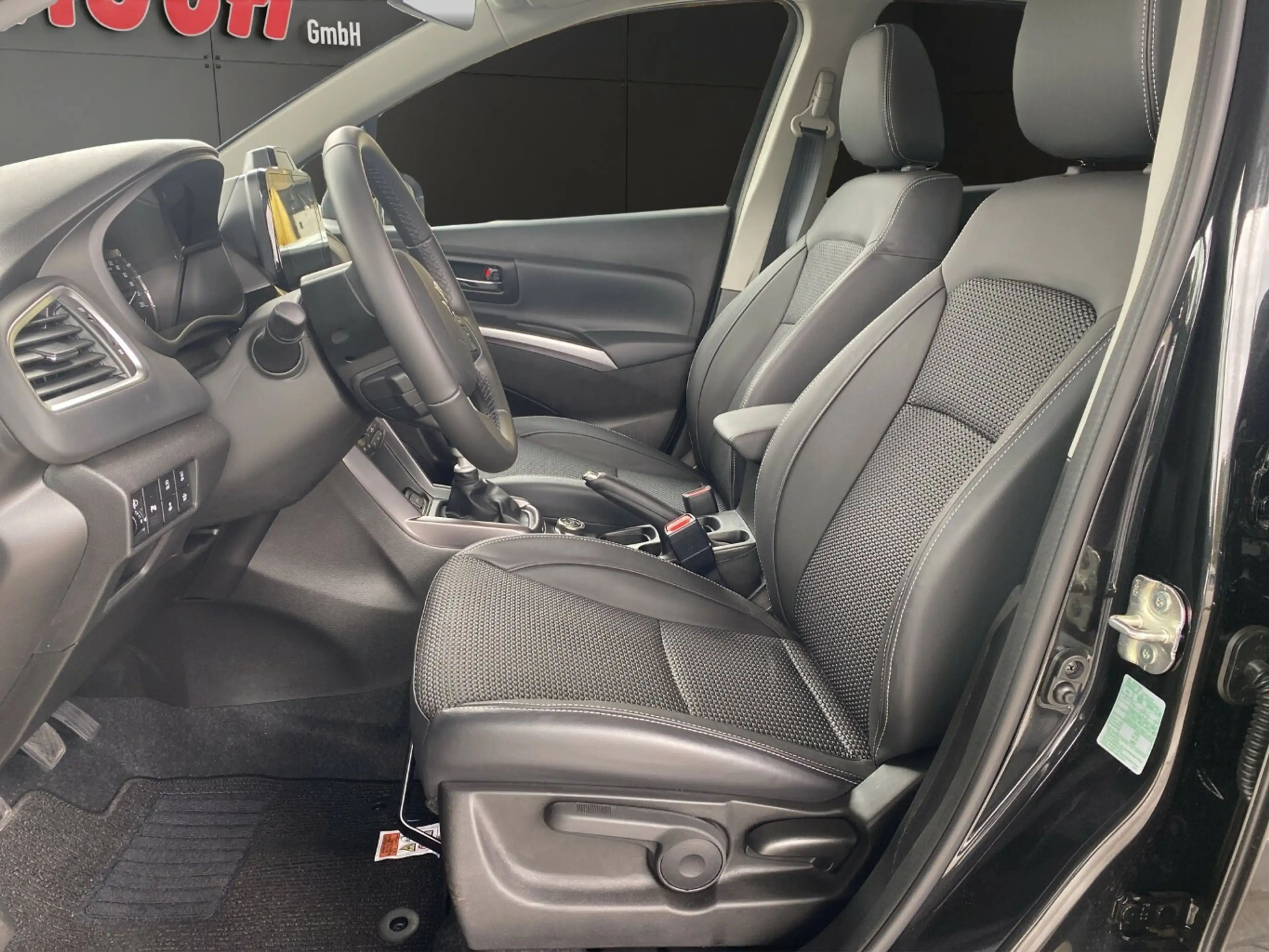 Suzuki S-Cross Comfort+ Allgrip Hybrid — photo 11
