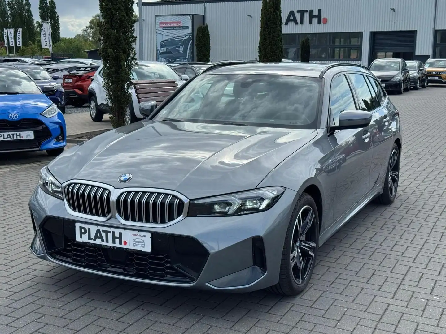 BMW 330 Baureihe 3 Touring 330 i xDrive M Sport Grau - 1