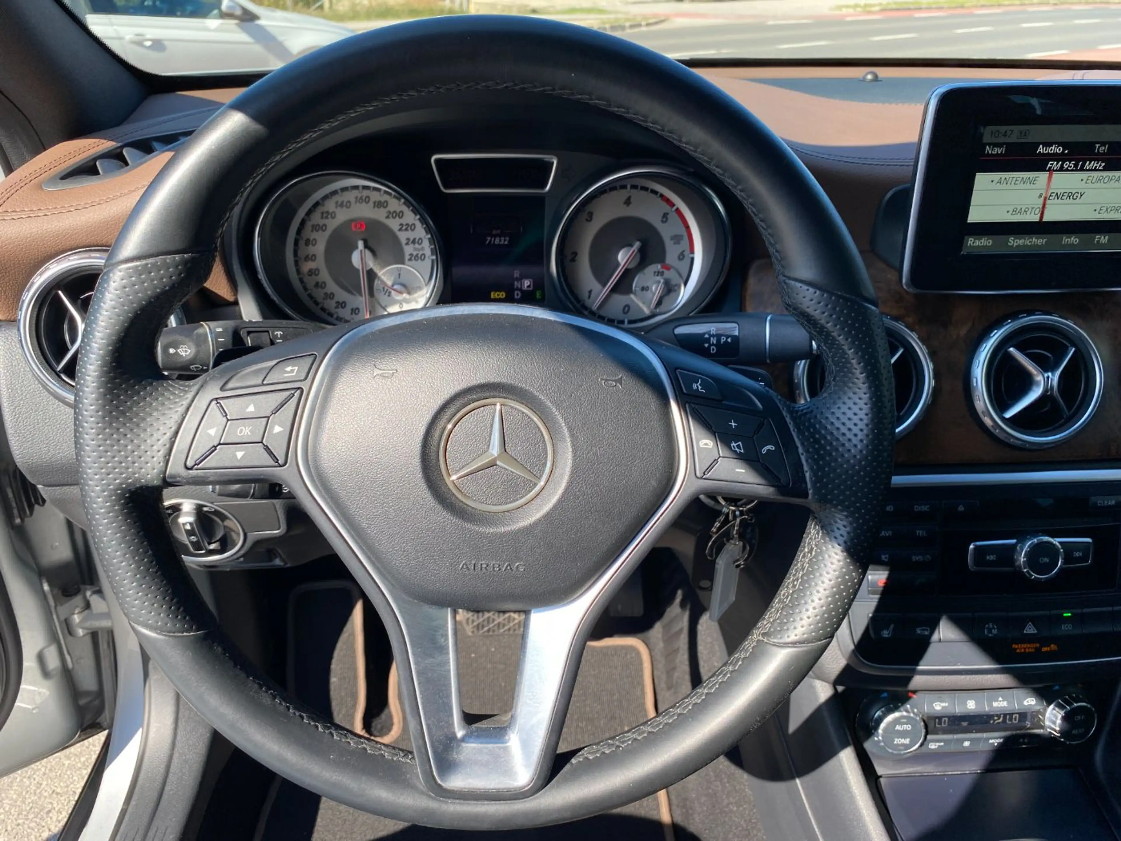 Mercedes-Benz GLA 220 CDI 4MATIC RKam Klima Shz eHeck — photo 8