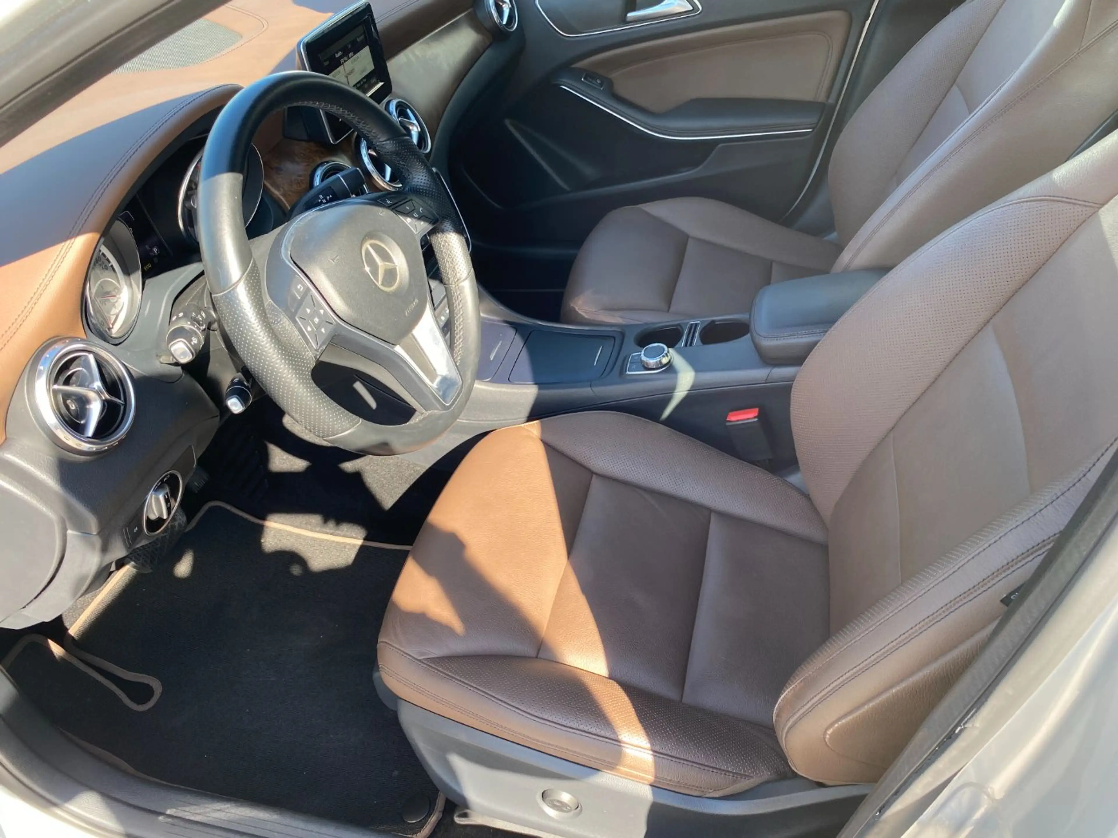 Mercedes-Benz GLA 220 CDI 4MATIC RKam Klima Shz eHeck — photo 11