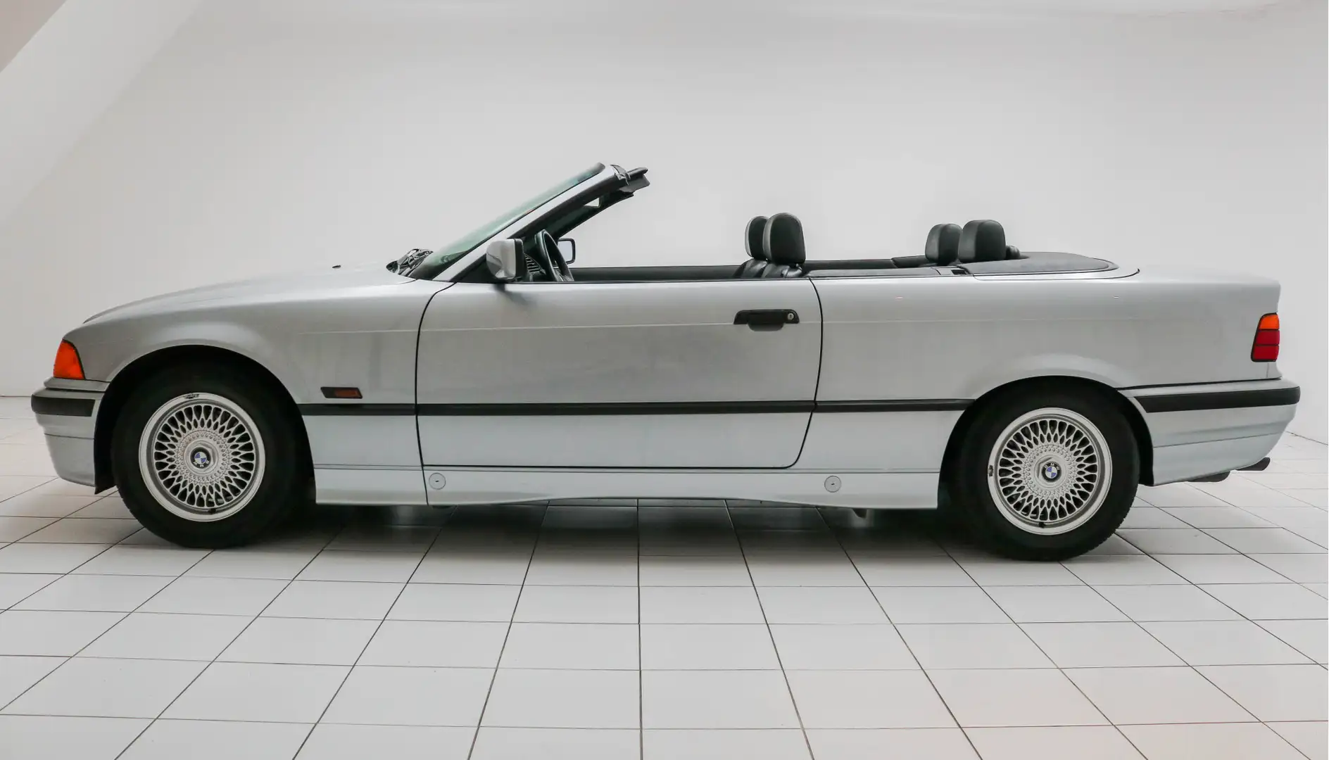 BMW 325 3-serie 325i Cabrio * 48k km * 2nd owner * Perfect Stříbrná - 2