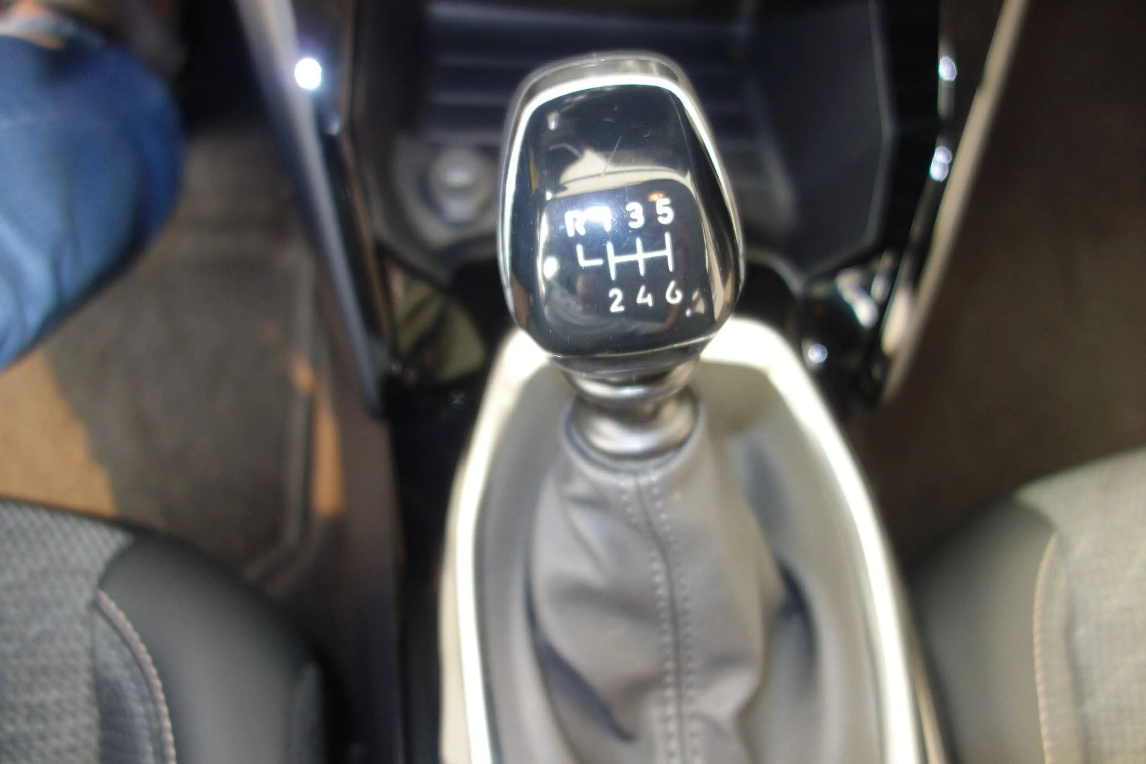 Peugeot 208 Allure PureTech 100/.1-Hand,6-gang,Klima — photo 9
