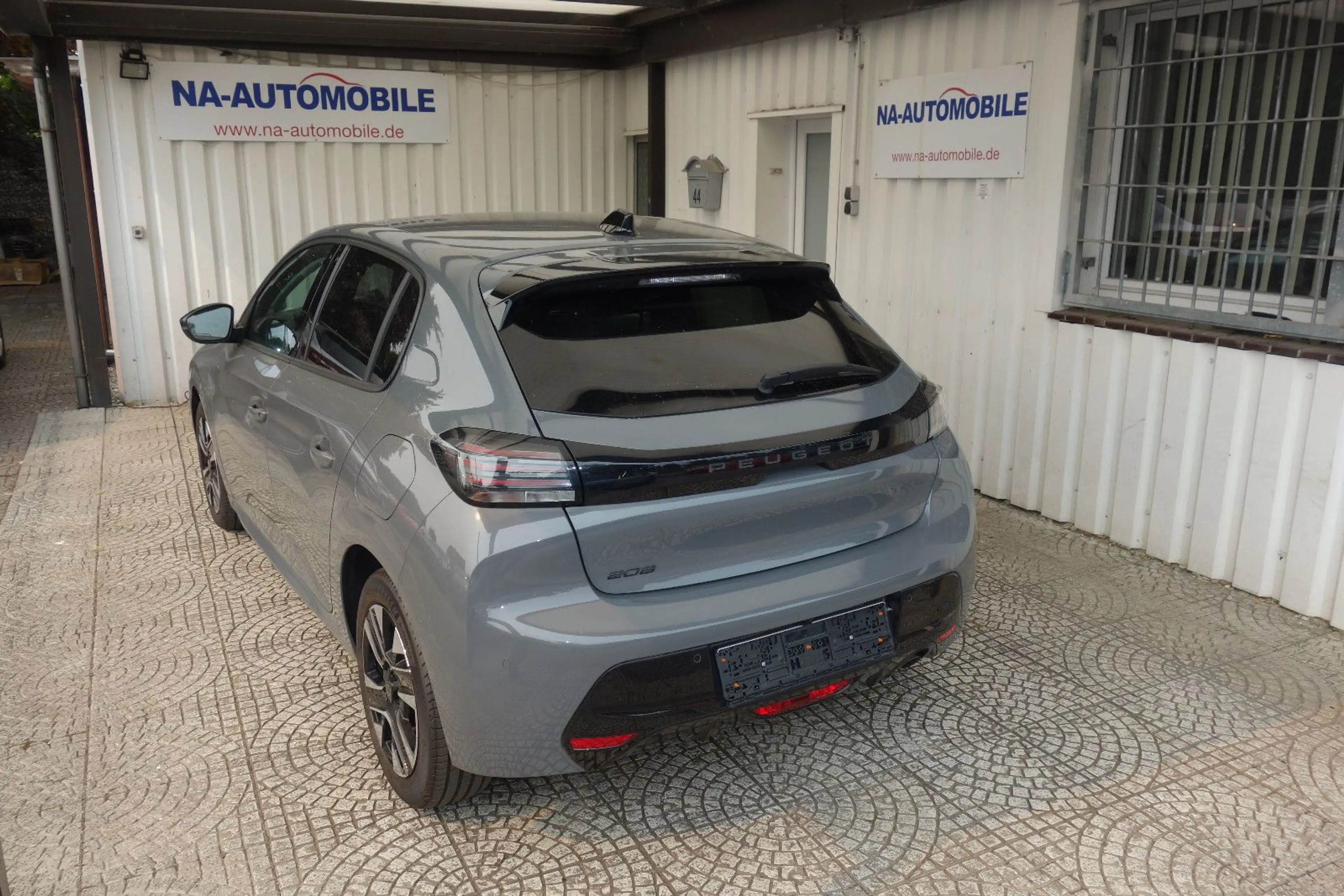 Peugeot 208 Allure PureTech 100/.1-Hand,6-gang,Klima — photo 4