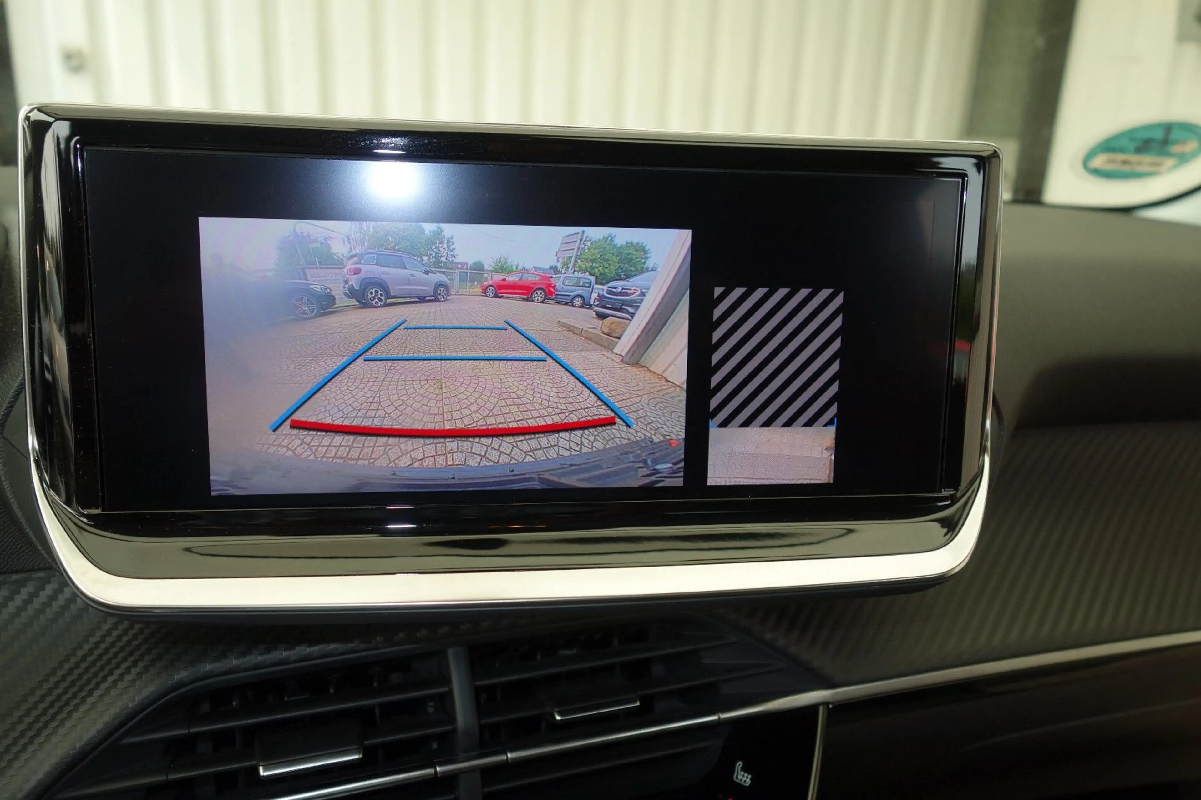 Peugeot 208 Allure PureTech 100/.1-Hand,6-gang,Klima — photo 3