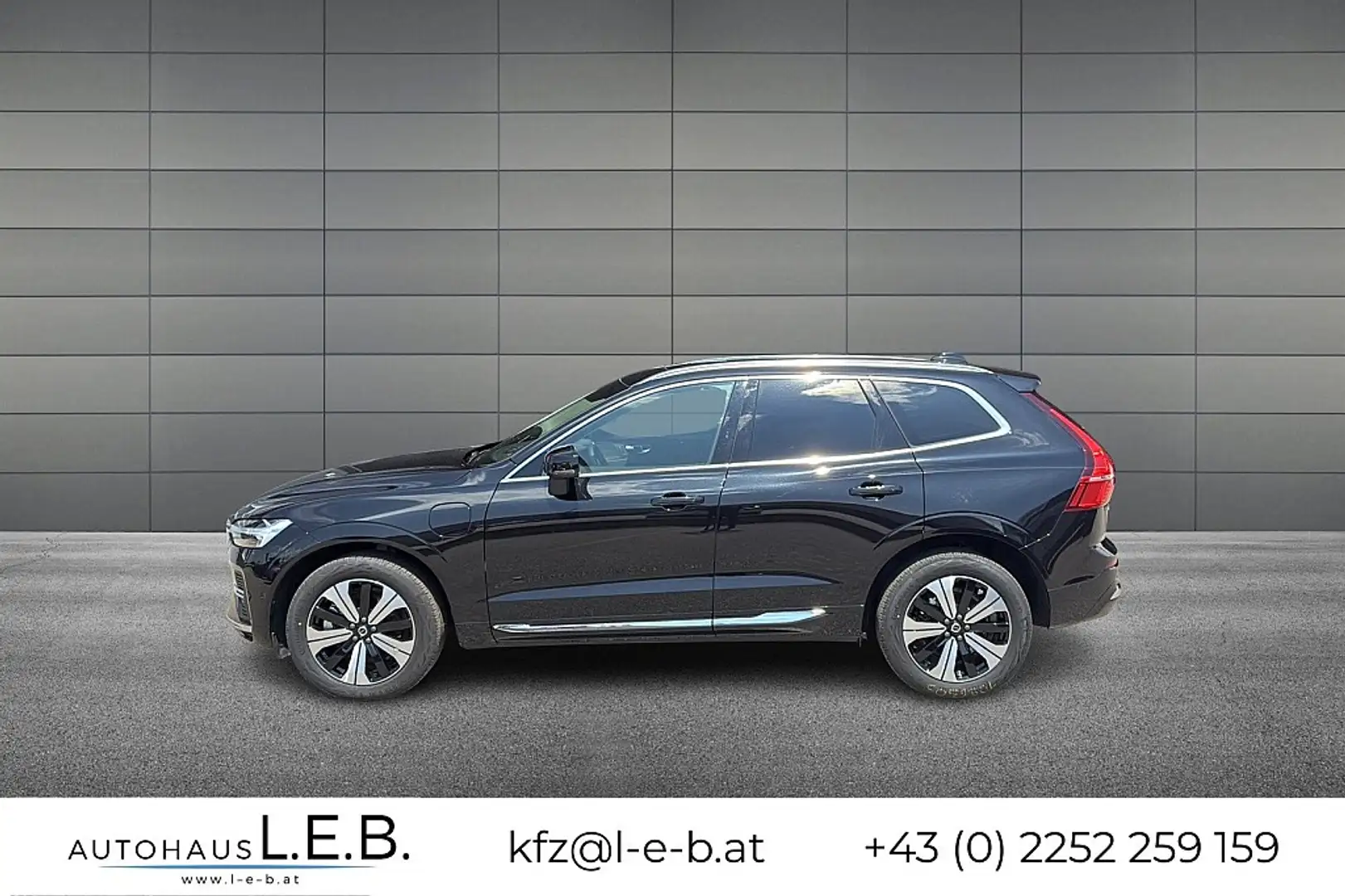 Volvo XC60 T6 AWD PHEV Plus Bright Aut. Schwarz - 2