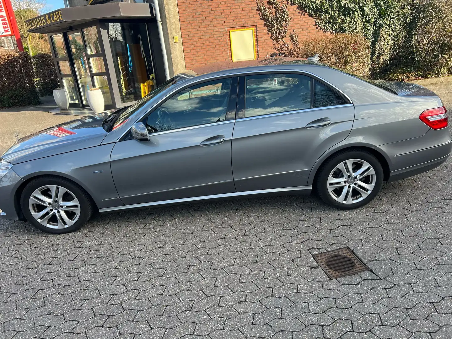 Mercedes-Benz E 200 E 200 BlueEFFICIENCY 7G-TRONIC Avantgarde Grau - 2