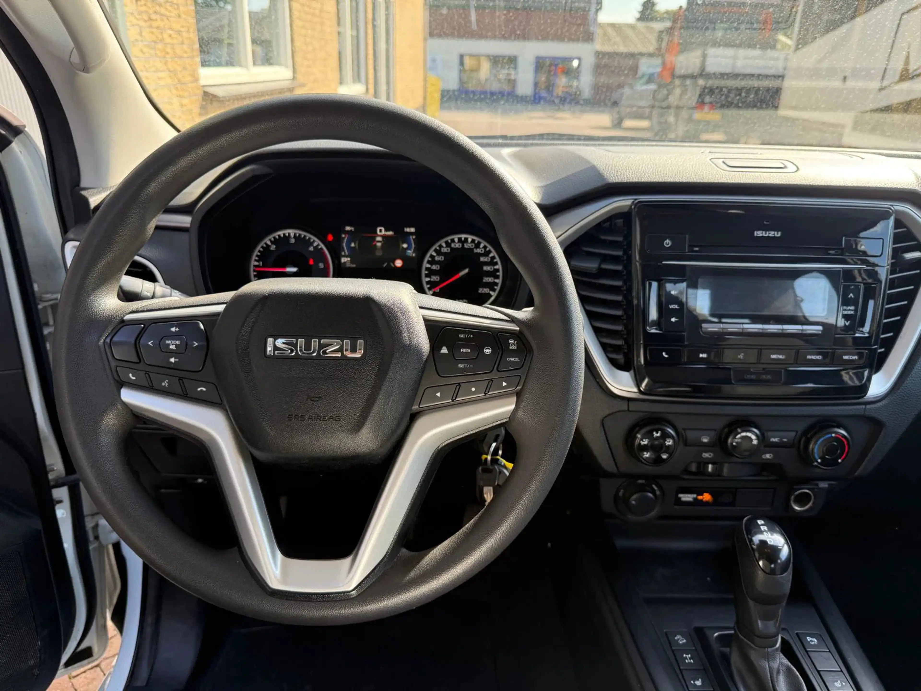 Isuzu D-Max 1.9 Extended Cab LS 4WD 3500KG Trekgewicht Dealer — photo 8