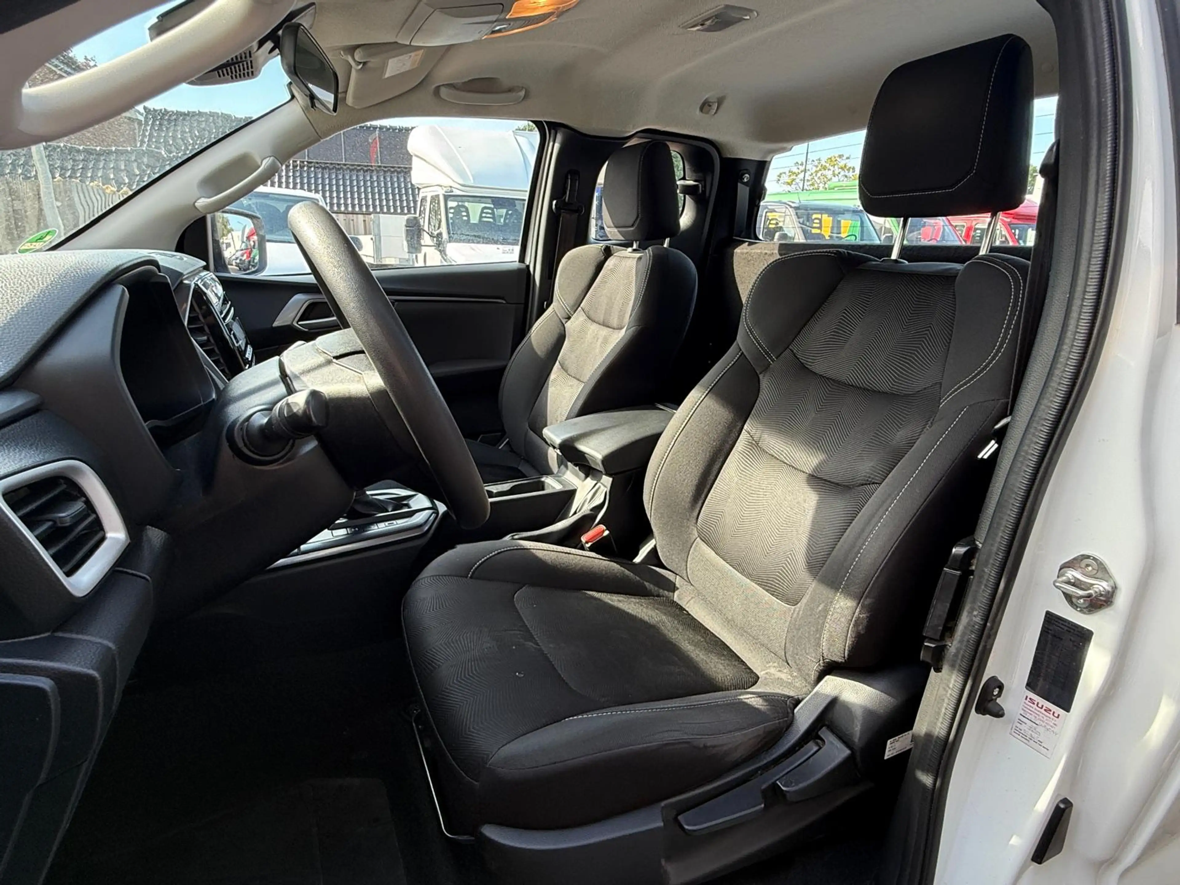 Isuzu D-Max 1.9 Extended Cab LS 4WD 3500KG Trekgewicht Dealer — photo 7