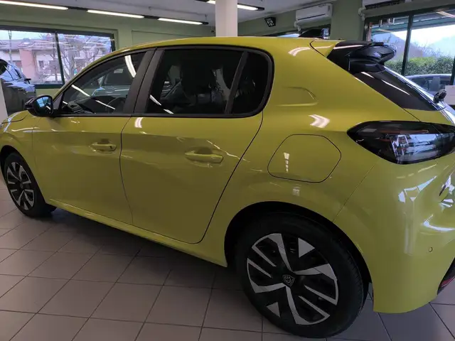 Peugeot 208 view 9