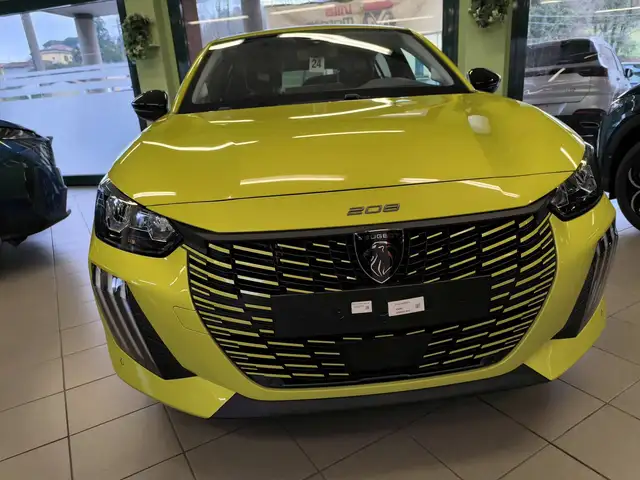 Peugeot 208 view 3