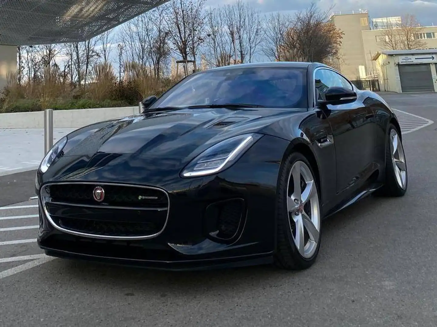Jaguar F-Type F-Type P380 Coupe 3,0 AWD R-Dynamic Aut. R-Dynamic Schwarz - 1