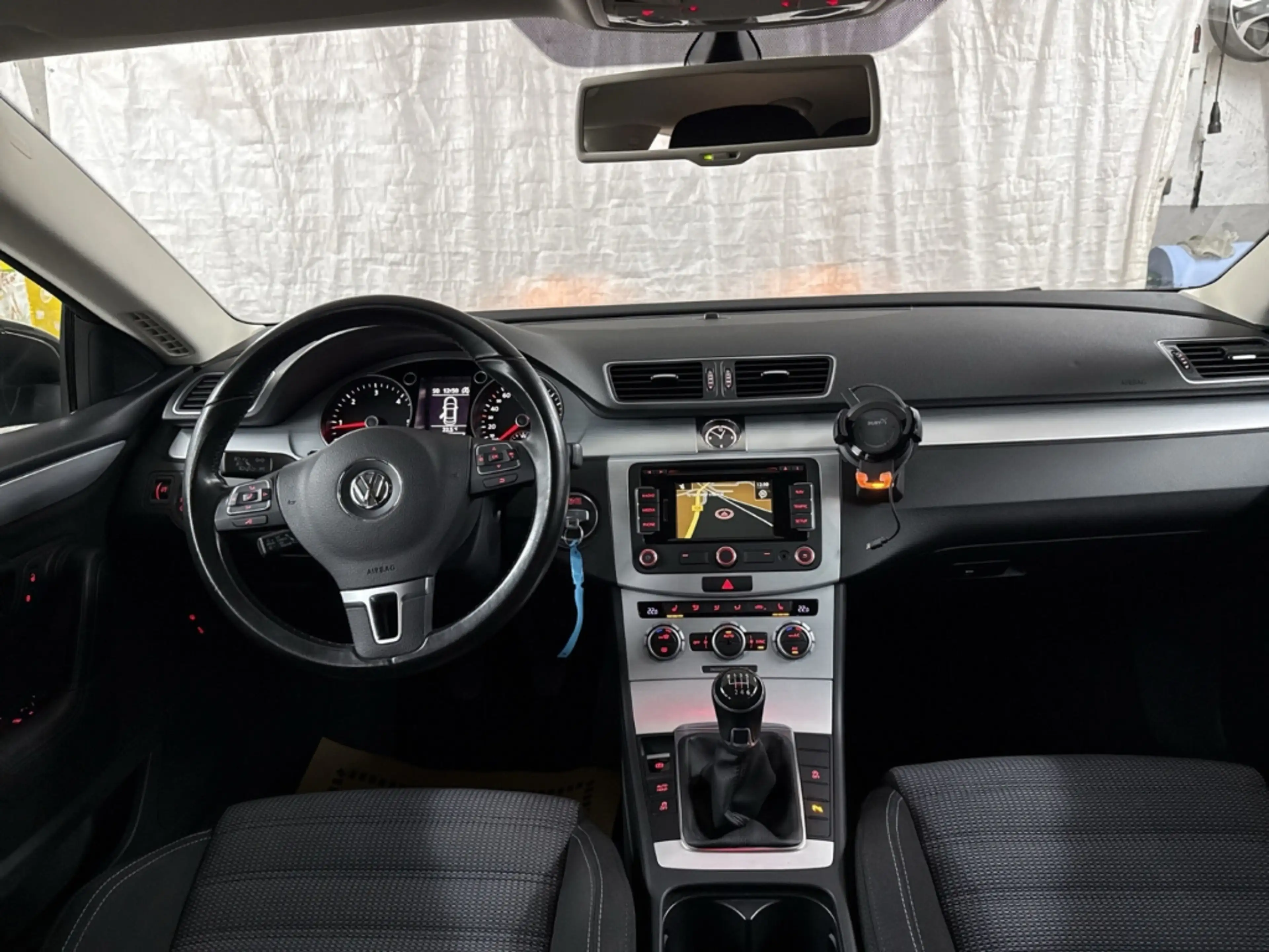 Volkswagen CC 2.0 TDI Bi-XENON TEMPOMAT PDC SITZHEIZUNG — photo 11