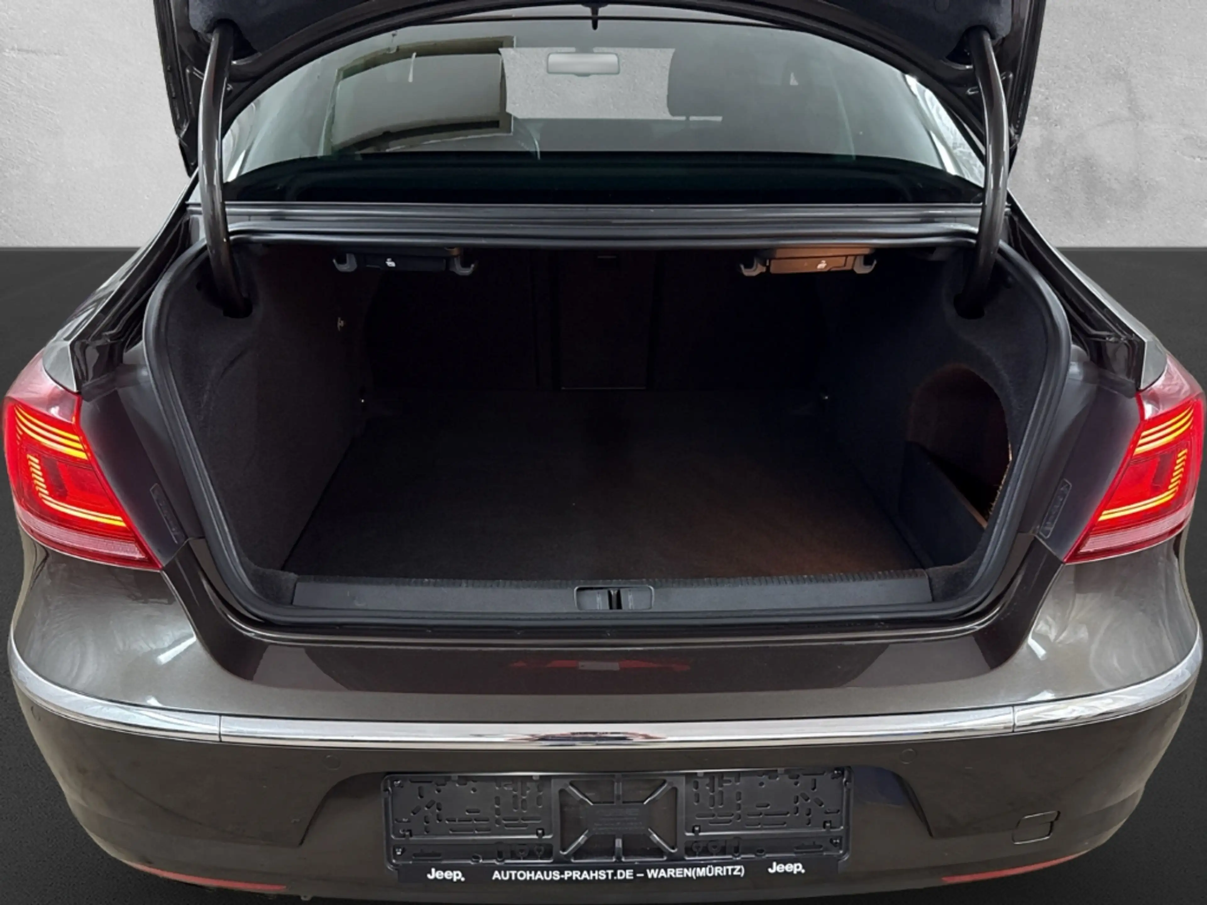 Volkswagen CC 2.0 TDI Bi-XENON TEMPOMAT PDC SITZHEIZUNG — photo 10