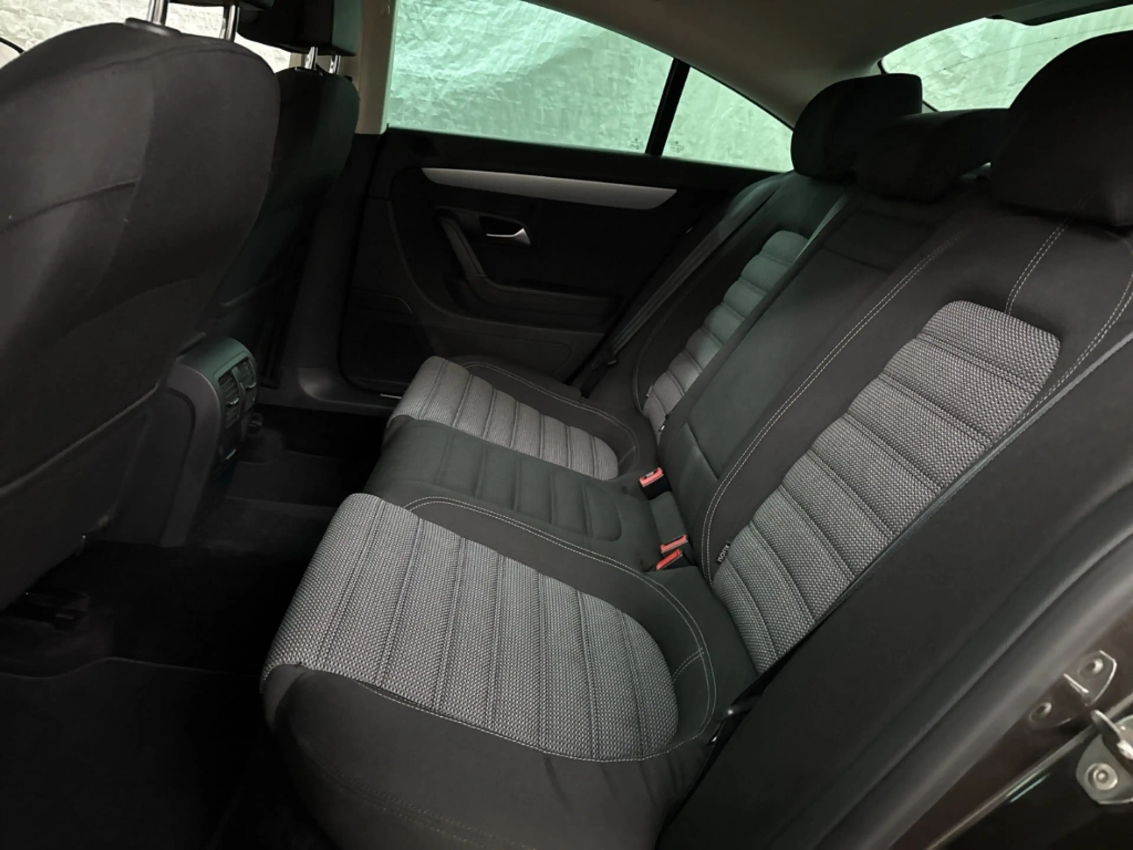 Volkswagen CC 2.0 TDI Bi-XENON TEMPOMAT PDC SITZHEIZUNG — photo 12