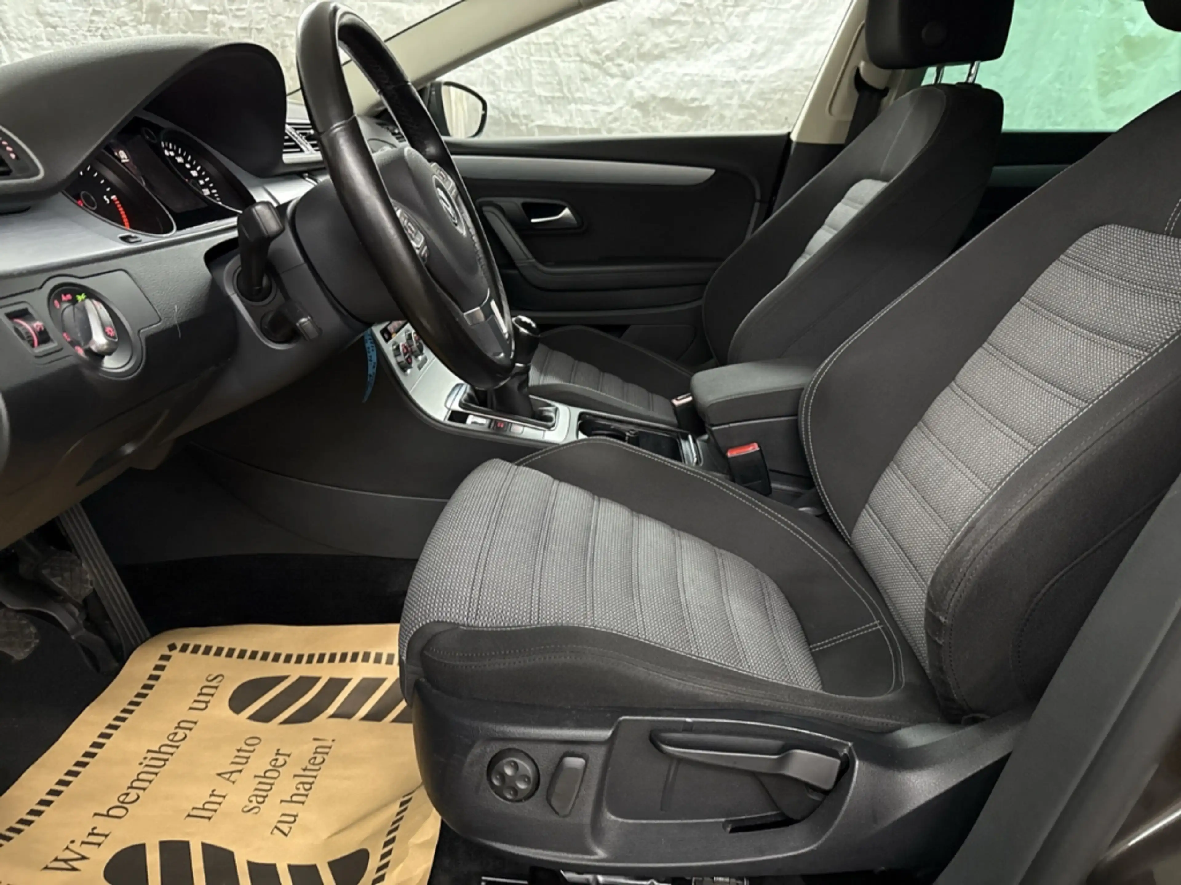 Volkswagen CC 2.0 TDI Bi-XENON TEMPOMAT PDC SITZHEIZUNG — photo 13