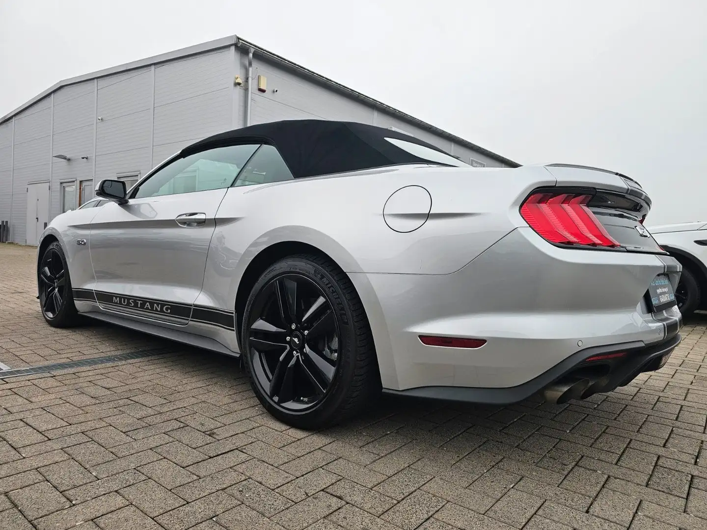 Ford Mustang 5.0 Ti-VCT V8 GT Auto Cabrio Silber - 2