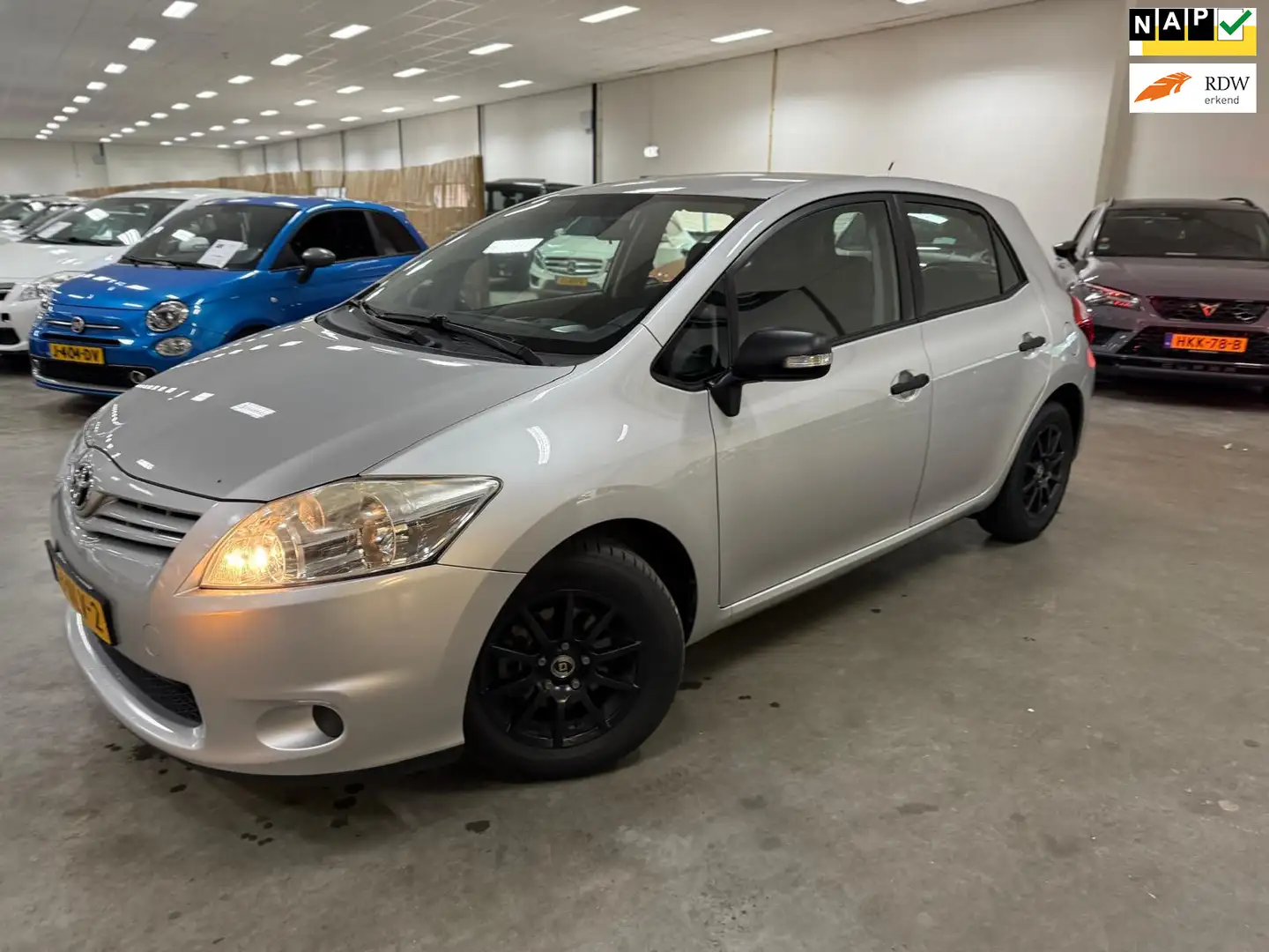 Toyota Auris 1.6 Comfort / NIEUWE APK / NETTE AUTO / RIJDT SCHA Grijs - 1