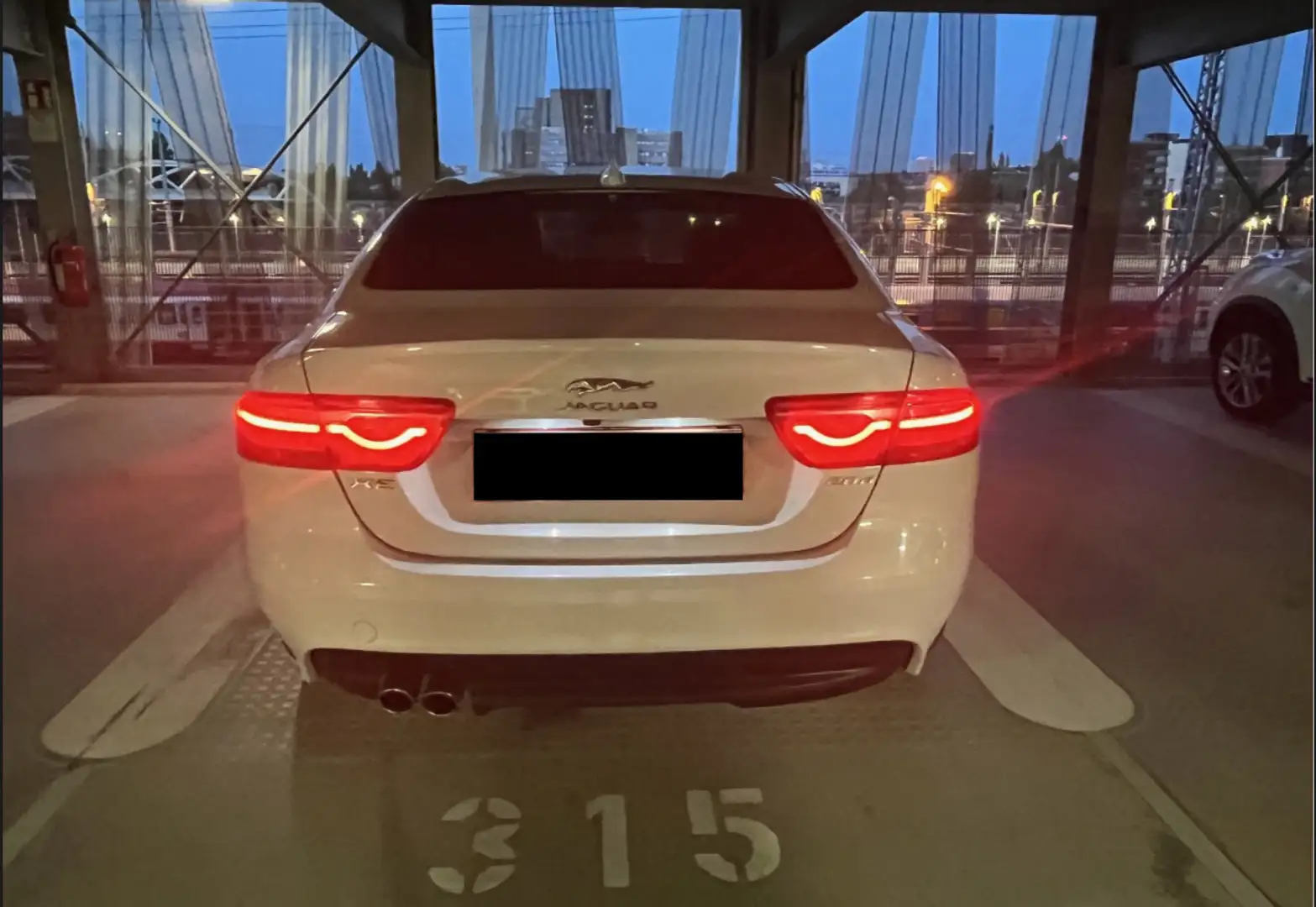 Jaguar XE 20d Prestige AWD Aut. - 2