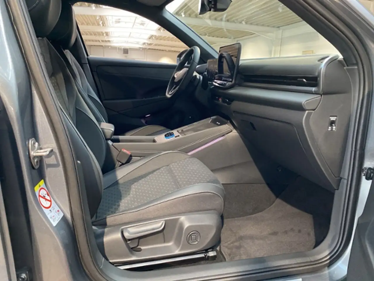 Volkswagen T-Roc R-Line 1.5 eTSI AHK Kamera AppConnect Easy Open A, миниатюра 12