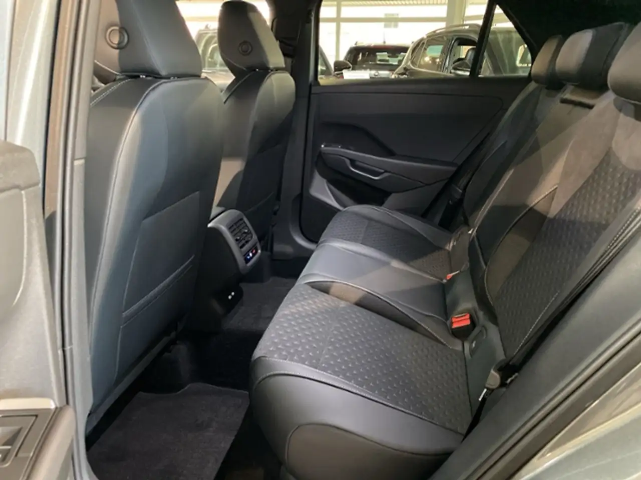 Volkswagen T-Roc R-Line 1.5 eTSI AHK Kamera AppConnect Easy Open A, миниатюра 10