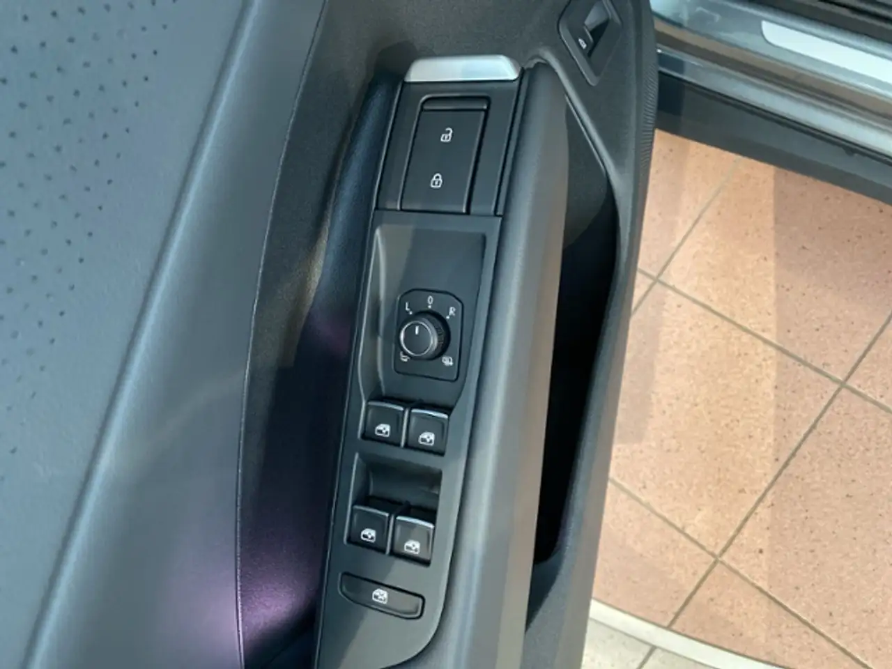 Volkswagen T-Roc R-Line 1.5 eTSI AHK Kamera AppConnect Easy Open A, миниатюра 21