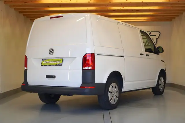 Volkswagen Transporter view 4