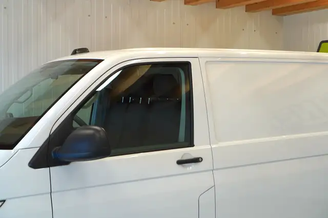 Volkswagen Transporter view 12