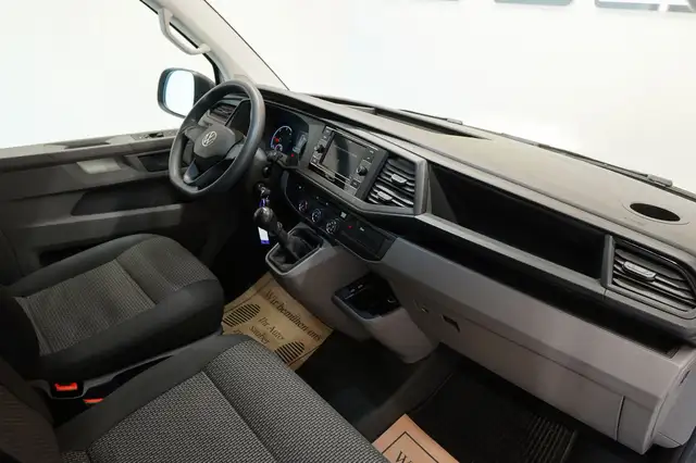 Volkswagen Transporter view 19