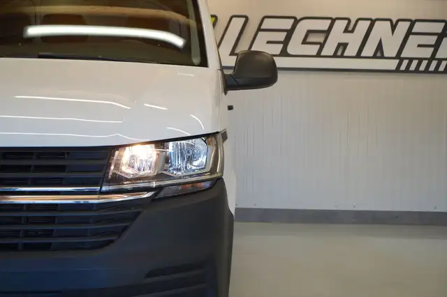Volkswagen Transporter view 10
