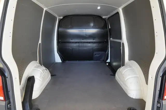 Volkswagen Transporter view 16