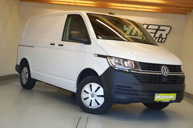 Volkswagen Transporter view 3