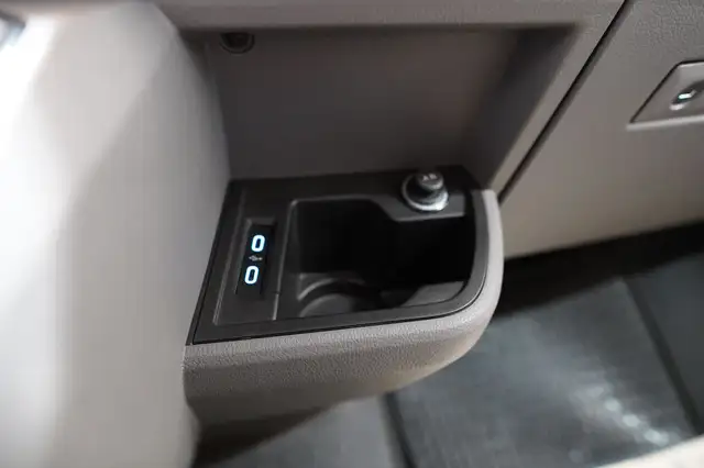 Volkswagen Transporter view 28
