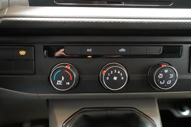 Volkswagen Transporter view 26