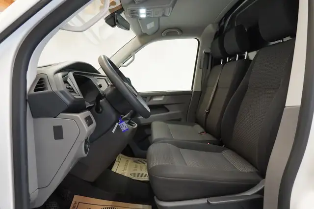 Volkswagen Transporter view 15