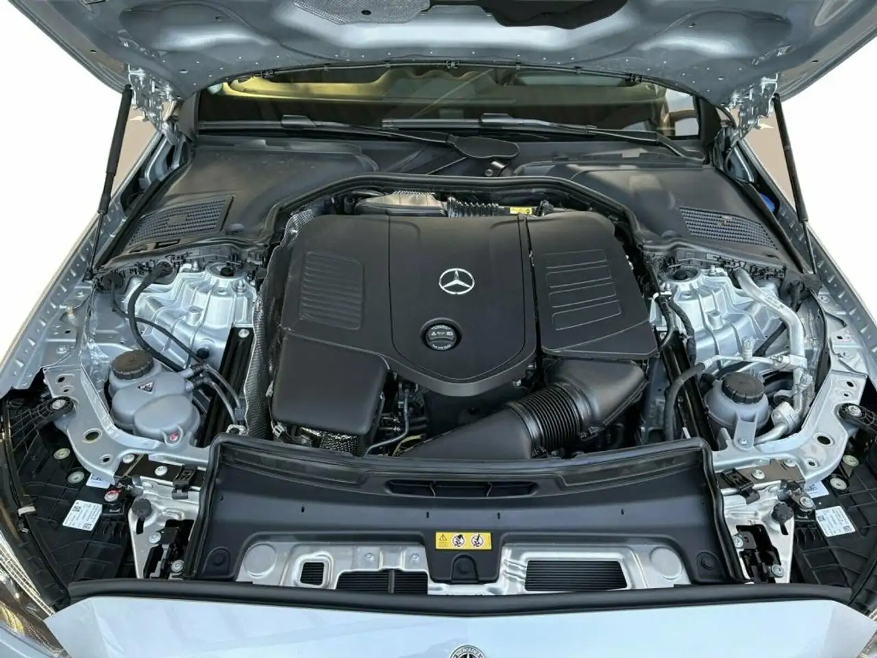 Mercedes-Benz C 180 AVANTGARDE/AHK/LED/MBUX 10