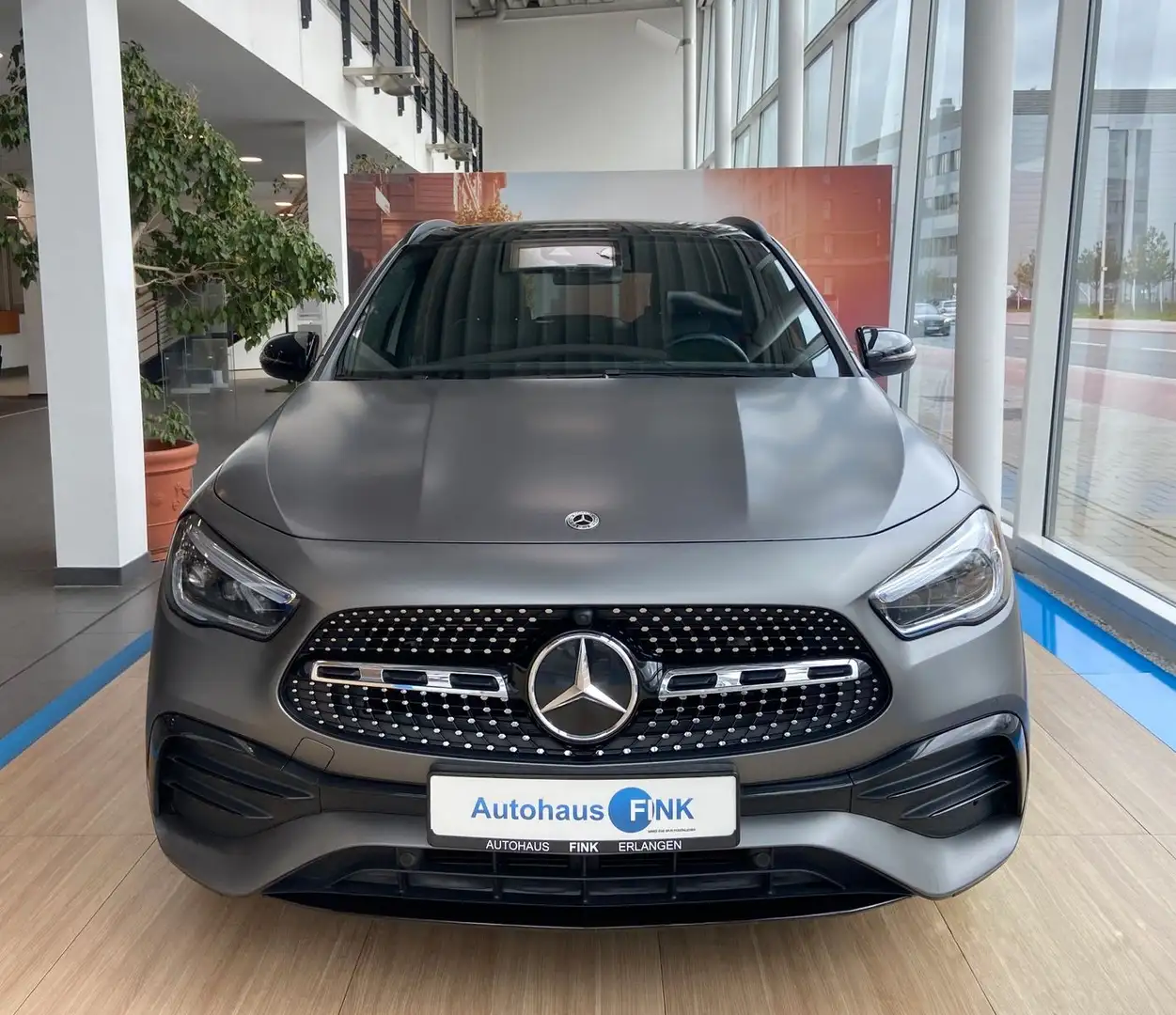 Mercedes-Benz GLA 220 d 4Matic Head-Up Kamera Panorama LED Gris - 2
