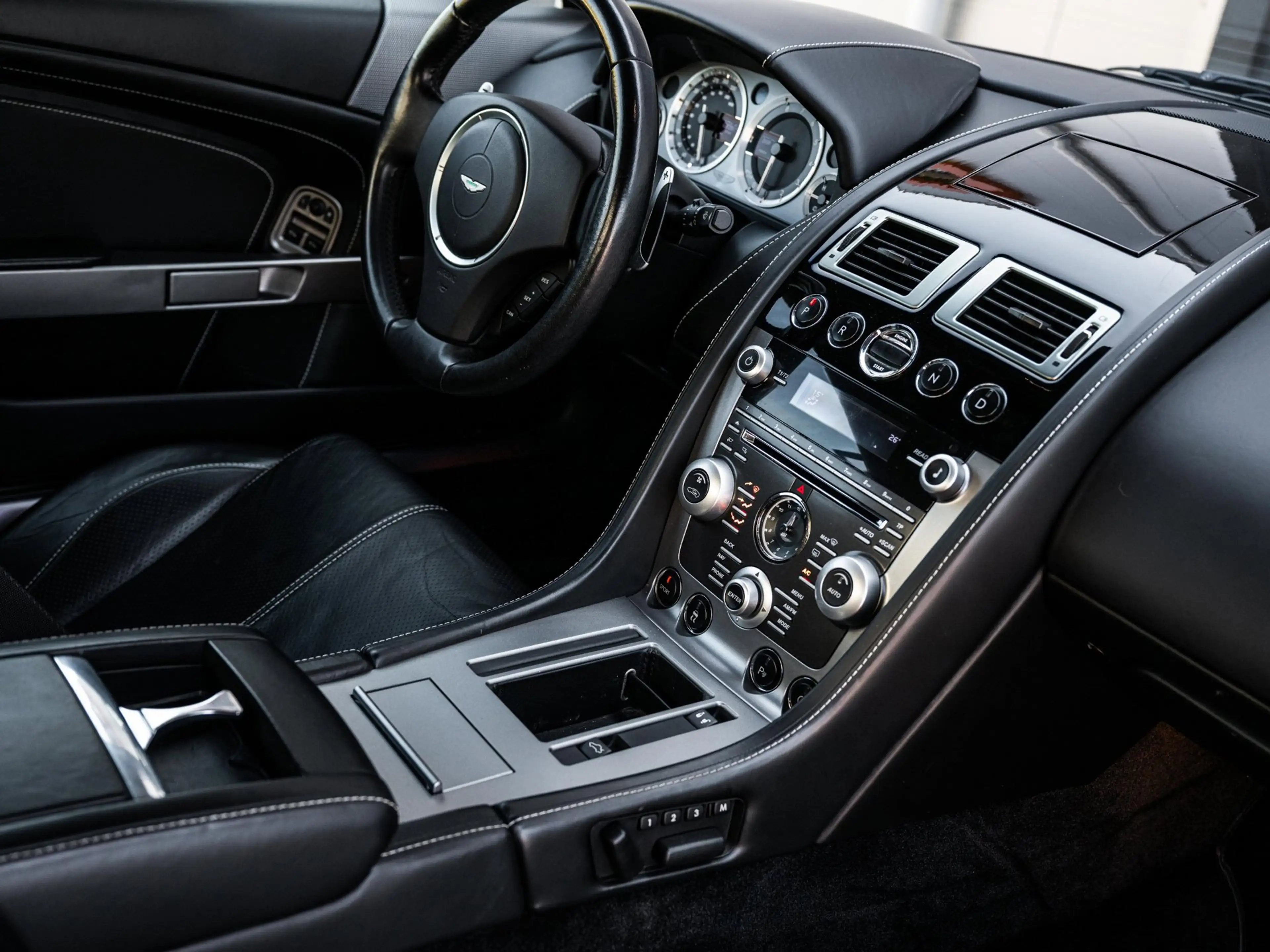 Aston Martin DB9 5.9 V12 Coupe | Dealer Oh. | Org. NL | Tungsten Si — photo 9