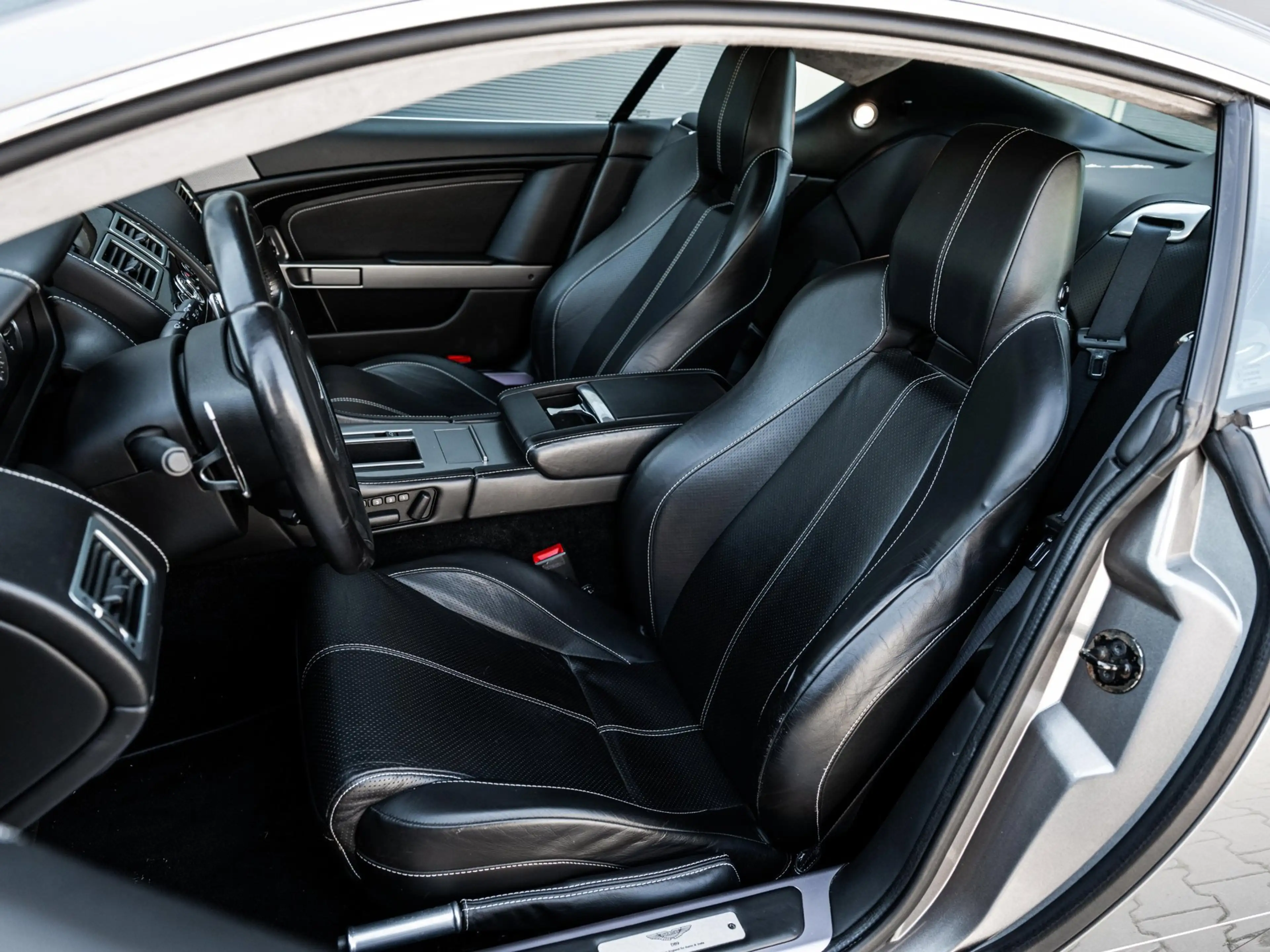Aston Martin DB9 5.9 V12 Coupe | Dealer Oh. | Org. NL | Tungsten Si — photo 8