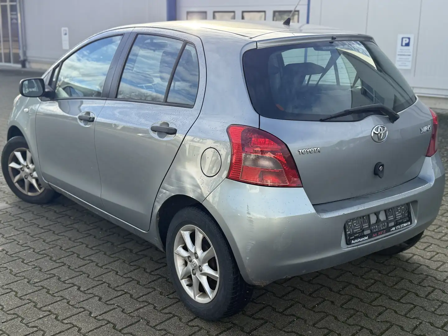 Toyota Yaris Cool Gris - 2