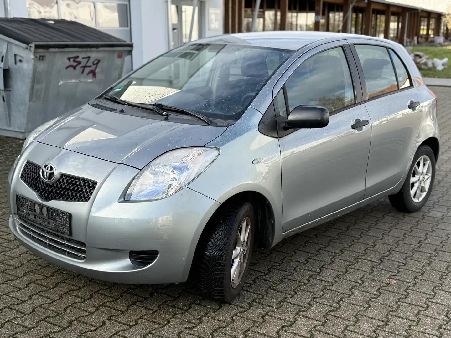 Toyota Yaris Cool Gris - 1