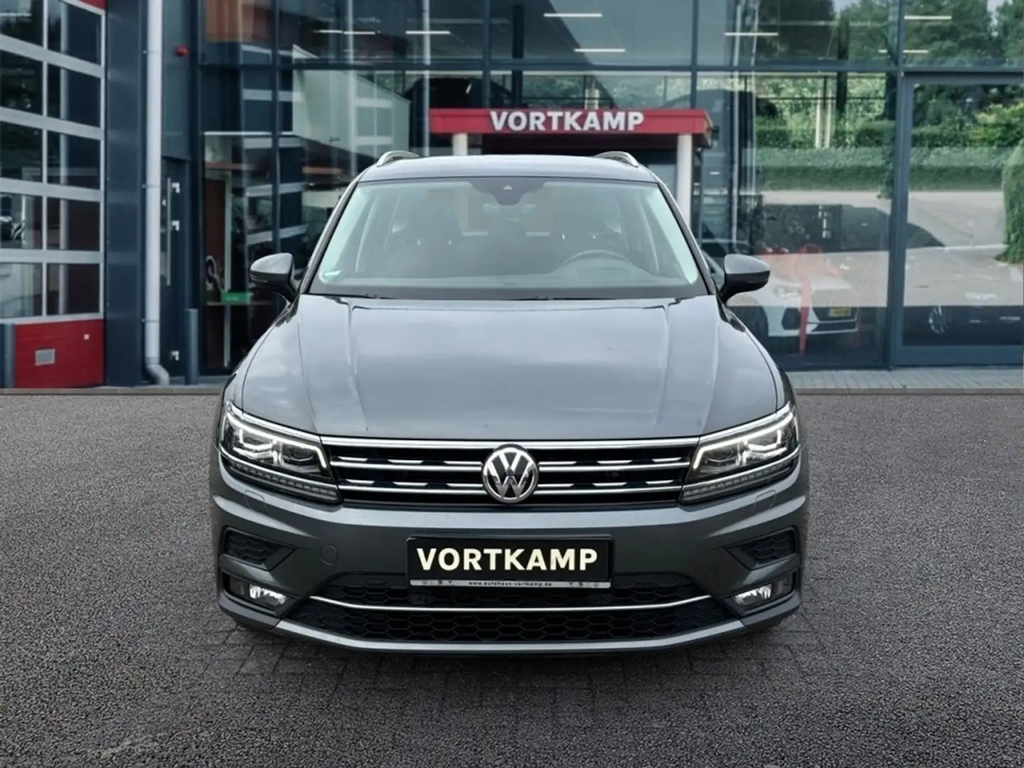Volkswagen Tiguan 1.5 TSI DSG HIGHLINE NAVI/ACC/STOELVERW/PDC Grijs - 2