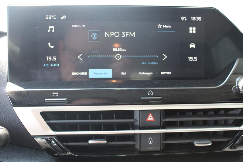 Citroen E-C4 Electric You 50 kWh Camera | Apple Carplay I 99% SOH | park — photo 15