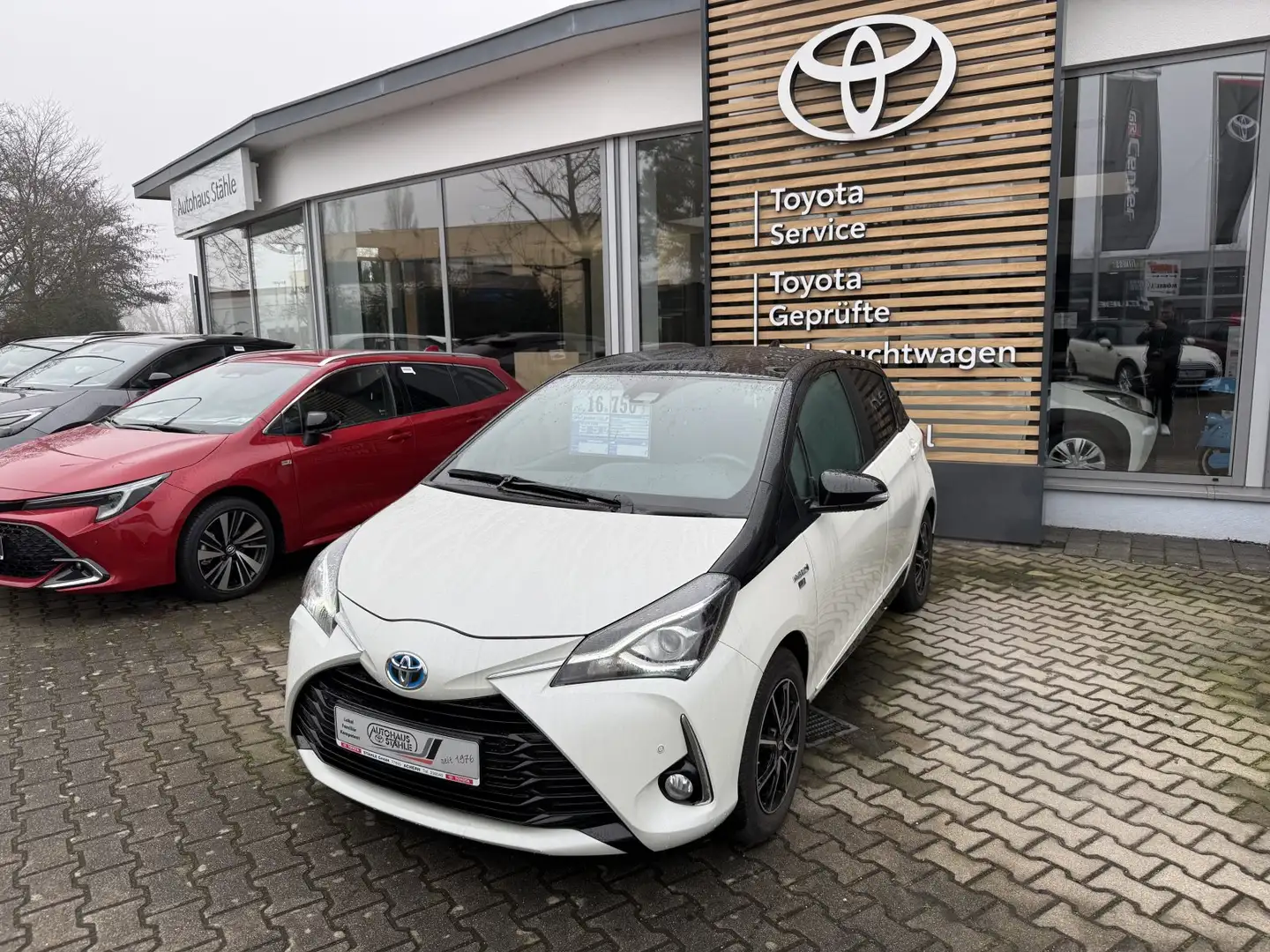Toyota Yaris Hybrid Style Selection Blanco - 1