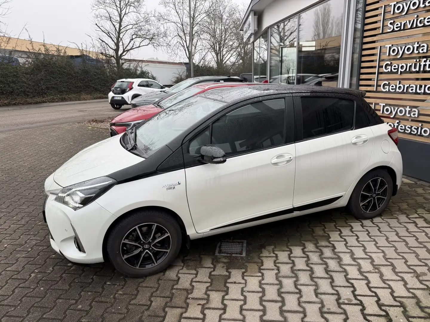 Toyota Yaris Hybrid Style Selection Blanco - 2