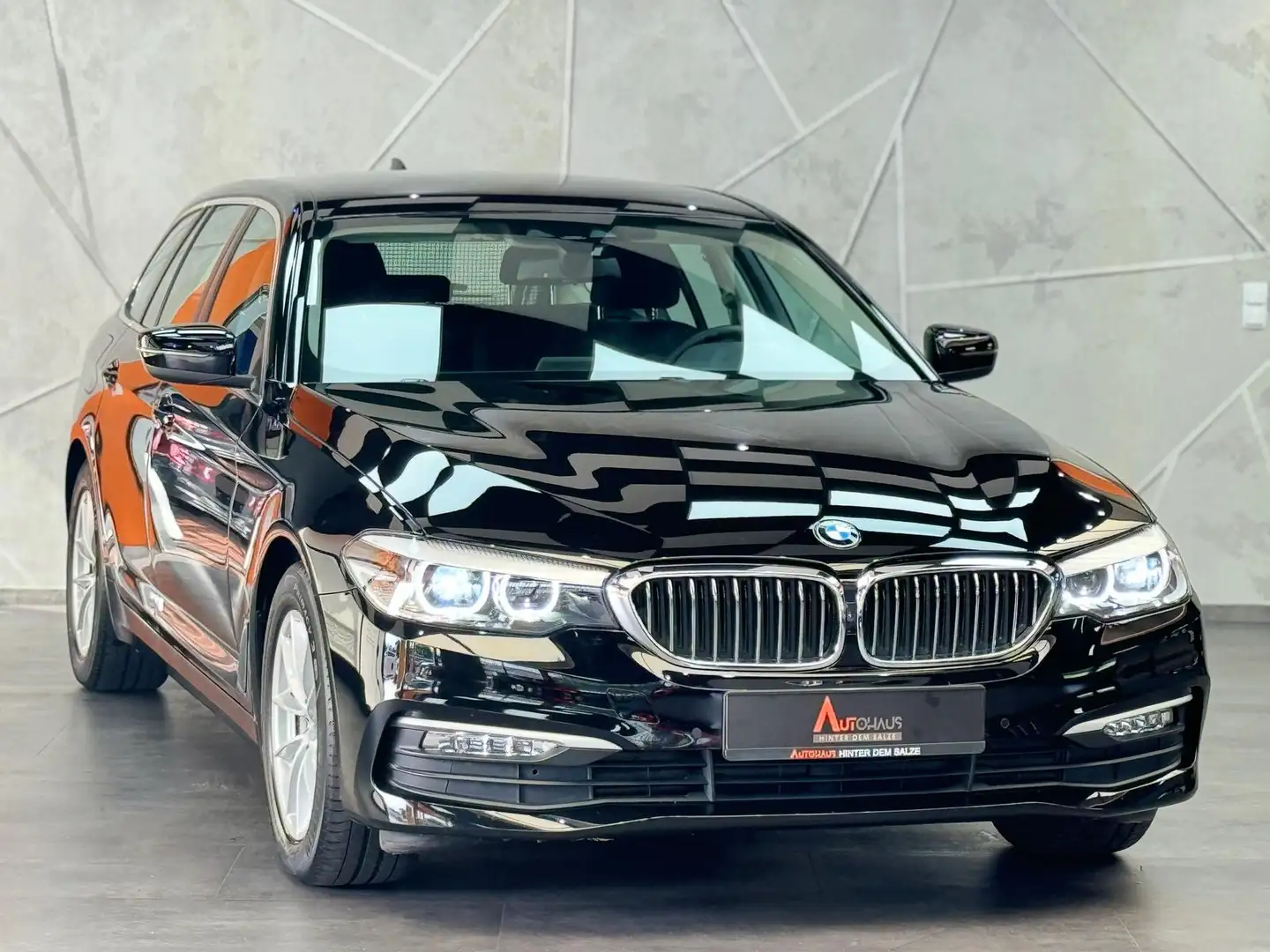 BMW 530 d xDrive NAVI|AHK|STANDHEIZUNG|DISPLAYKEY Schwarz - 2